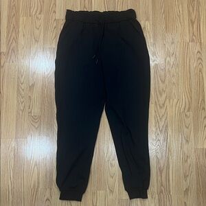 Lululemon Women’s “on the move” Jogger. Size 8. LIKE NEW.